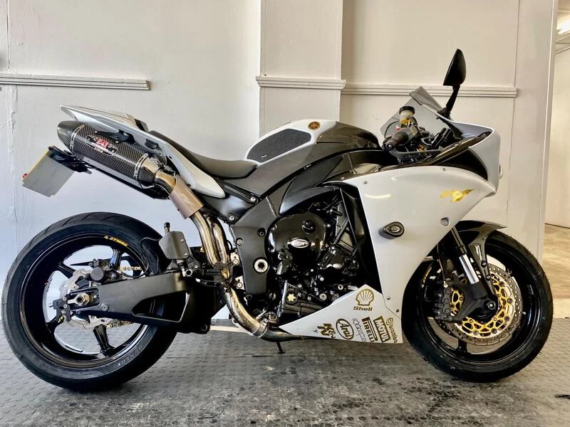 Yamaha R1