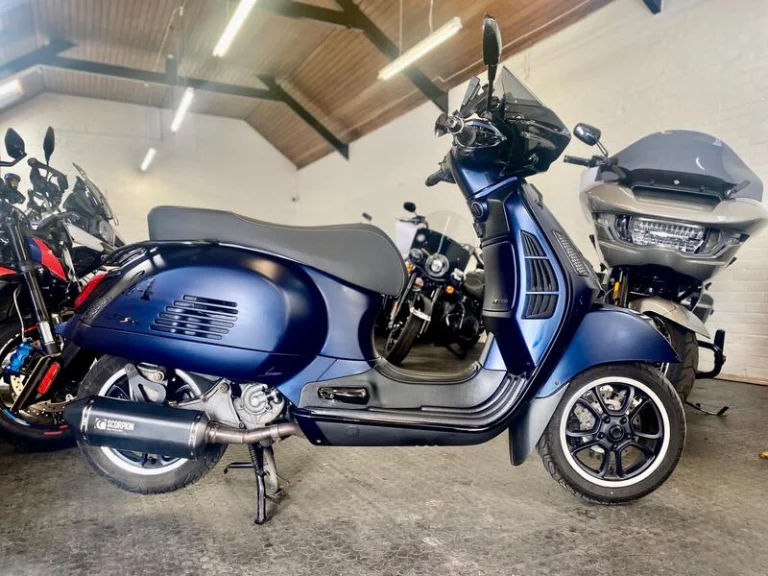 Piaggio Vespa GTS 300