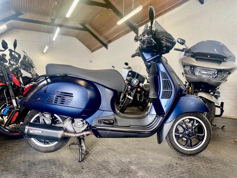 Piaggio Vespa GTS 300