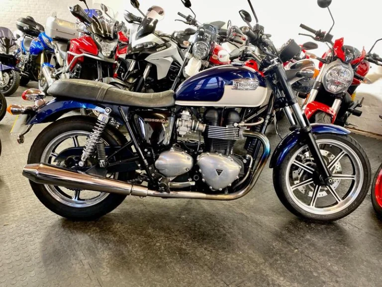 Triumph Bonneville America 865