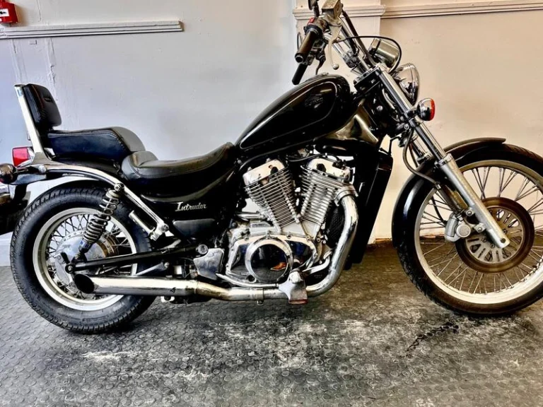 Suzuki Intruder 750