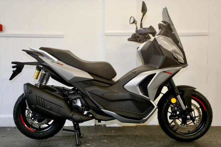 Aprilia SR GT 400